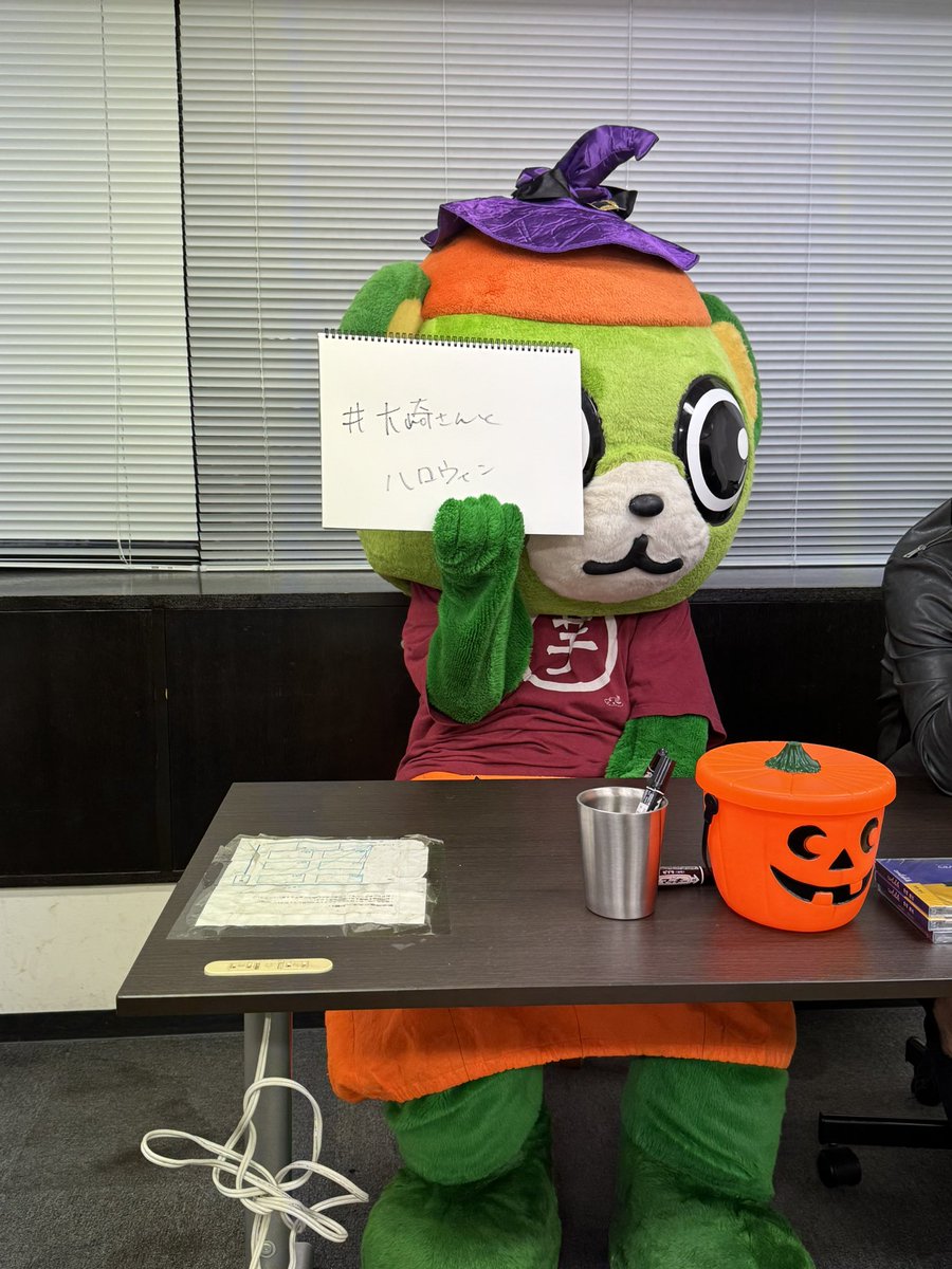 yo_tan's tweet photo. 楽しい時間は早いものでもう終わりの時間です😢
今回のカードもめっちゃ可愛かったーーー🙌🏻
かわいいシールもひとつひとつ貼ってくれててホントかわいくて宝物✨
いつもありがとう💚
#大崎さんとハロウィン #大崎一番太郎project30 #ride19 #大崎一番太郎 https://t.co/Wfpa2W9GHp
