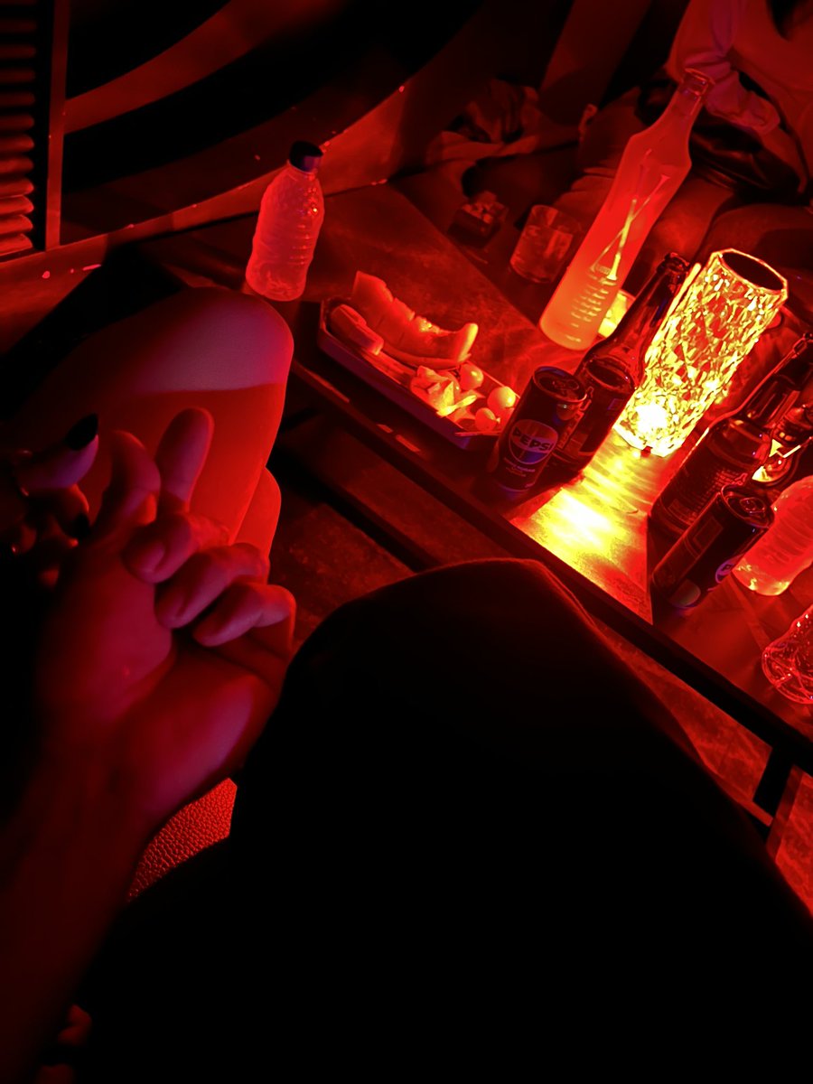 처음간 그리드바… 
재밌었어욤 ㅋㅋㅋ
아근데  피팅룸… 다들 자기가입은옷은
걸어만둬도 그사단은안날텐데
바닥에 내팽겨 
널부러지고…매너없는커플나빠유
저희는 다 옷걸이에잘걸고왔습니다ㅋㅋ

#기는제대로빨림 #부커만남 #커플만남
#그리드바 #단백커플 #관클