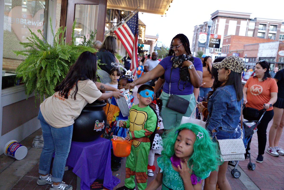 AllSportsLB's tweet photo. a fun halloween event yesterday in old town ..... there were monsters who were trick or treating ..... https://t.co/z6qQAufkDr