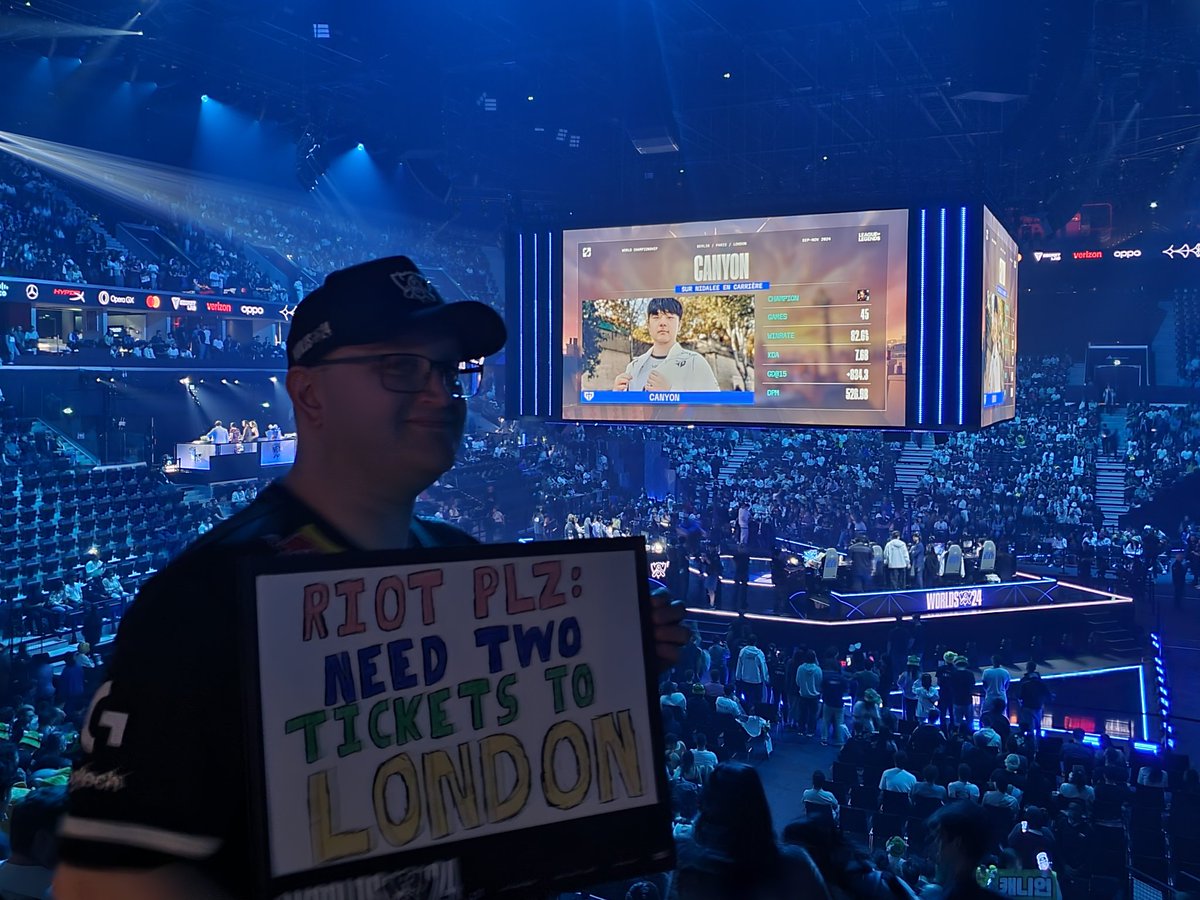 The129_UK's tweet photo. Here for my potential last day of Worlds. @lolesports pls make the dream come true. 🙏🇬🇧 #Worlds2024 https://t.co/MoRHO9eg1B