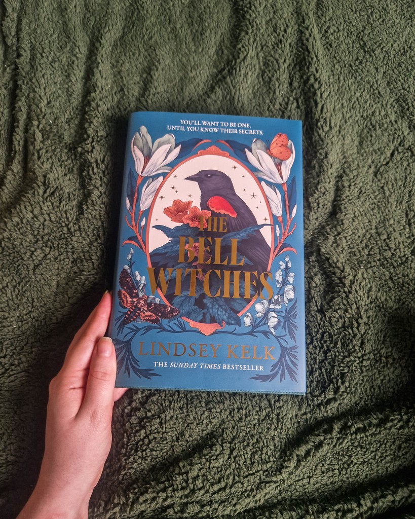 Uptown_Oracle's tweet image. This month’s Locked Library subscription has arrived, and it’s The Bell Witches by Lindsey Kelk 🦋 A beautifully haunting cover for a book that promises dark secrets and magical mystery. Loving the artistry and attention to detail! 🌙 #LockedLibrary #TheBellWitches #BookAesthetic