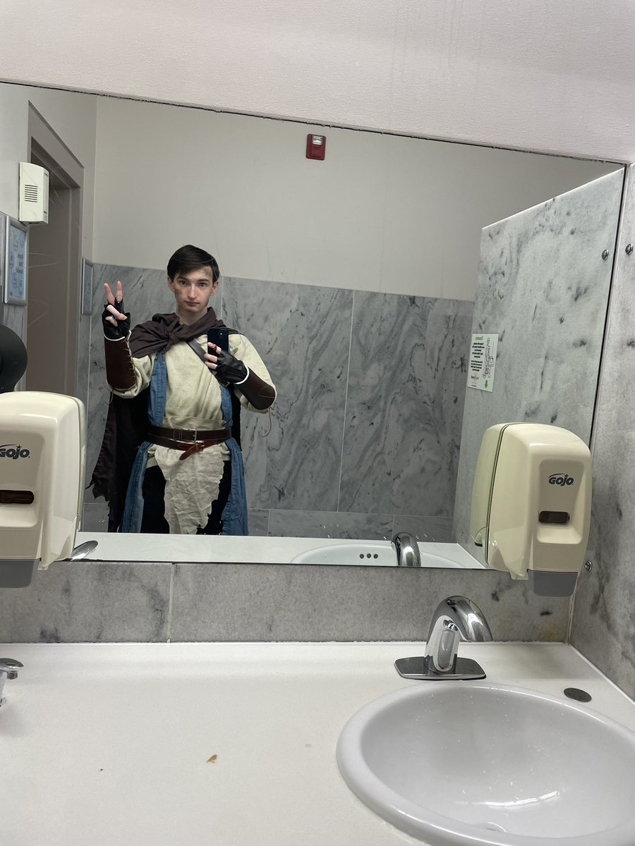 Lom The Wise tweet media