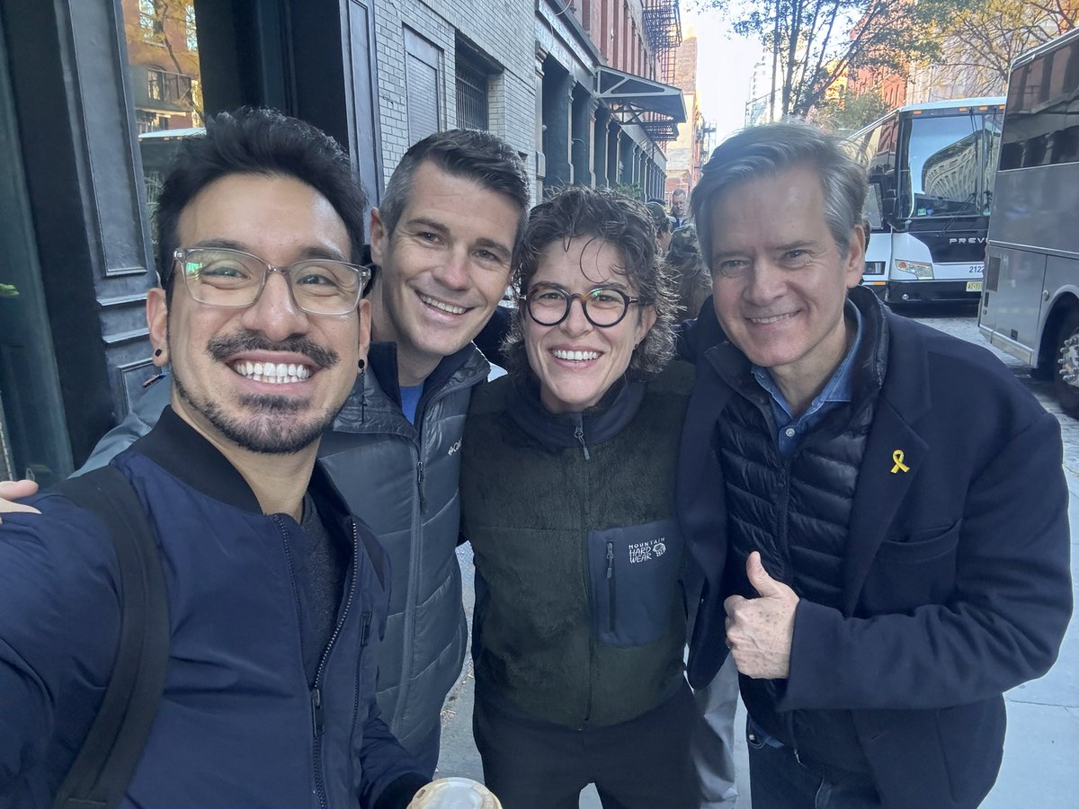 Headed to Pennsylvania with <a href="/queers4kamala/">𝐐𝐔𝐄𝐄𝐑𝐒 𝟒 𝐊𝐀𝐌𝐀𝐋𝐀</a> to GOTV for Harris/Walz. Happy Birthday, <a href="/bradhoylman/">Brad Hoylman-Sigal 🌈🥯</a>! Let's win this.