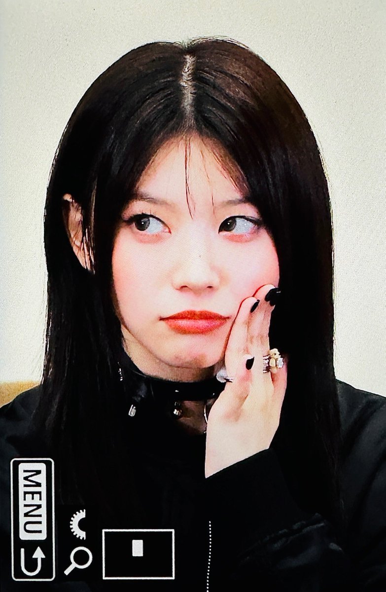 20041008_'s tweet photo. 241027 모찌쳌 #모카 #MOKA #아일릿 #ILLIT https://t.co/6UzZlD1Bqm