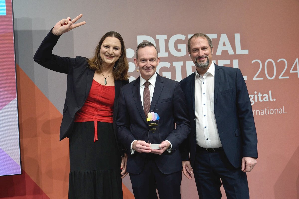 Back from the German Digital Summit I still have a big smile on my face: We did it!!!
🚀 We are beyond excited that #UnleashFutureBoats has been honoured with the German Mobility Award 2024 in the category Design! 🚀
@bmdv <a href="/DMP_innovativ/">Deutscher Mobilitätspreis</a>