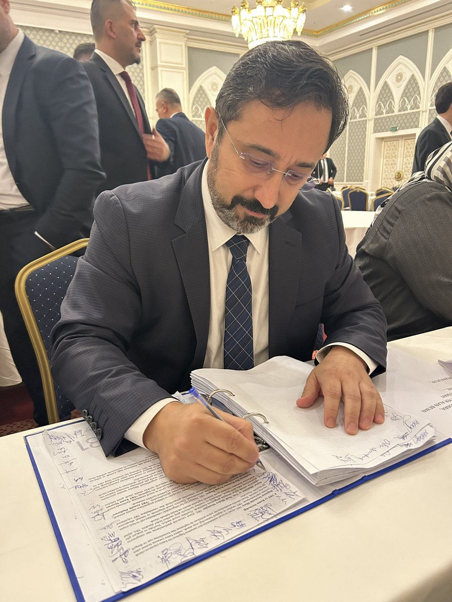 Bismillah diyerek imzamızı attık.

Yeni kurulan partimiz memleket için hayırlı olsun.
<a href="/yavuzagiraliog/">Yavuz Ağıralioğlu</a> 
#başlıyoruz