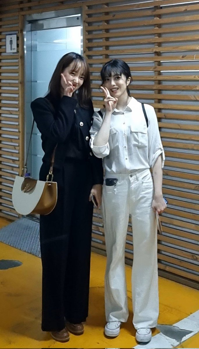 suyeonki190's tweet photo. 수세미!!! ☁️🌱

#위키미키 #지수연 #세이 https://t.co/OEVD0mgOvn
