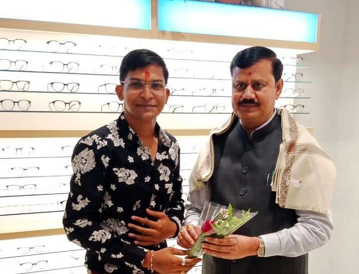 JagdishMakwana_'s tweet image. મોરબી ખાતે &quot;TITAN EYE+&quot;નો રાજકીય અને સામાજિક મહાનુભાવોની સહ ઉપસ્થિતિમાં શુભારંભ કરાવી, નિમંત્રકશ્રીને ખૂબ ખૂબ અભિનંદન સહ શુભેચ્છા પાઠવી.