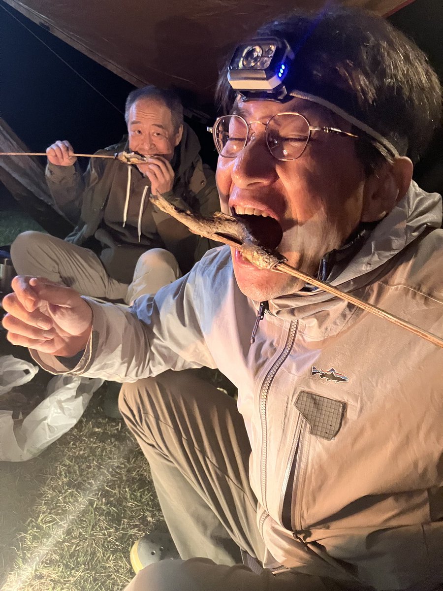 nffsjj's tweet photo. 焚き火で焼き枯らした鮎(EverRodのE原さんありがとうございました)、熱い!美味い!熱い!#吉ヶ平フィッシングパーク #everrod https://t.co/rYpcBZ4jIf
