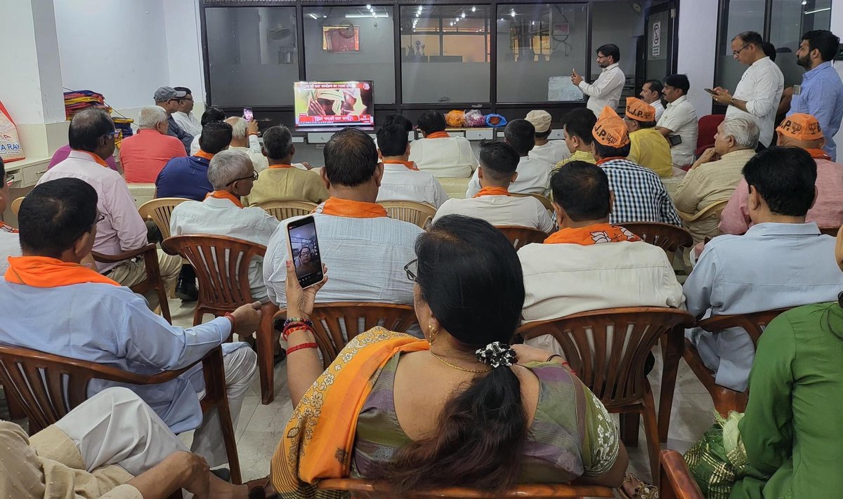 sanjivsharmabjp's tweet image. कार्यकर्ताओं के साथ &quot;मन की बात&quot; का कार्यक्रम सुना 
आज गाजियाबाद विधानसभा में कार्यकर्ताओं के साथ मिलकर हमारे माननीय प्रधानमंत्री श्री नरेंद्र मोदी जी के &quot;मन की बात&quot; कार्यक्रम को सुनने का सौभाग्य प्राप्त हुआ
#MannKiBaat #VoteForBJP #ISupportSanjeevSharma #sanjeevsharmaforghaziabad