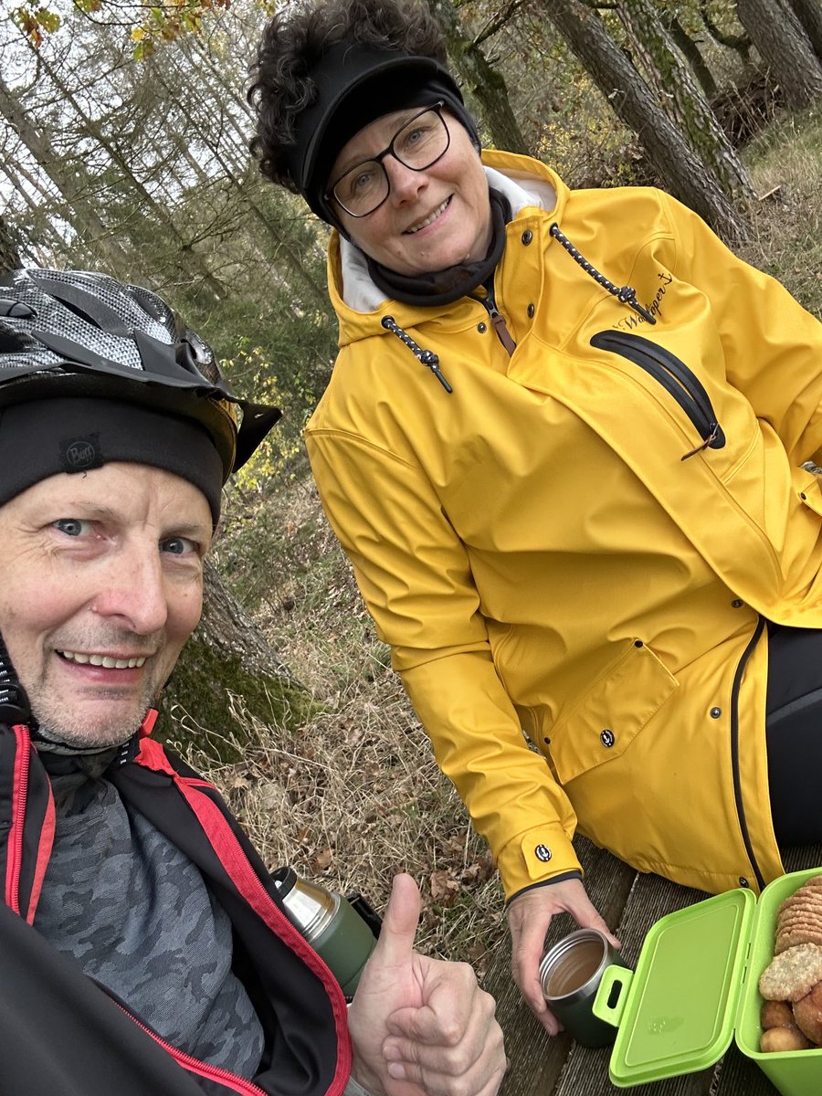 derSchniep's tweet photo. #Kaffeetime 🙋‍♂️ von unterwegs gesendet. 🚲 😁 geht auch ohne Sonne. Ätsch 🤪 https://t.co/KWMC1weACa