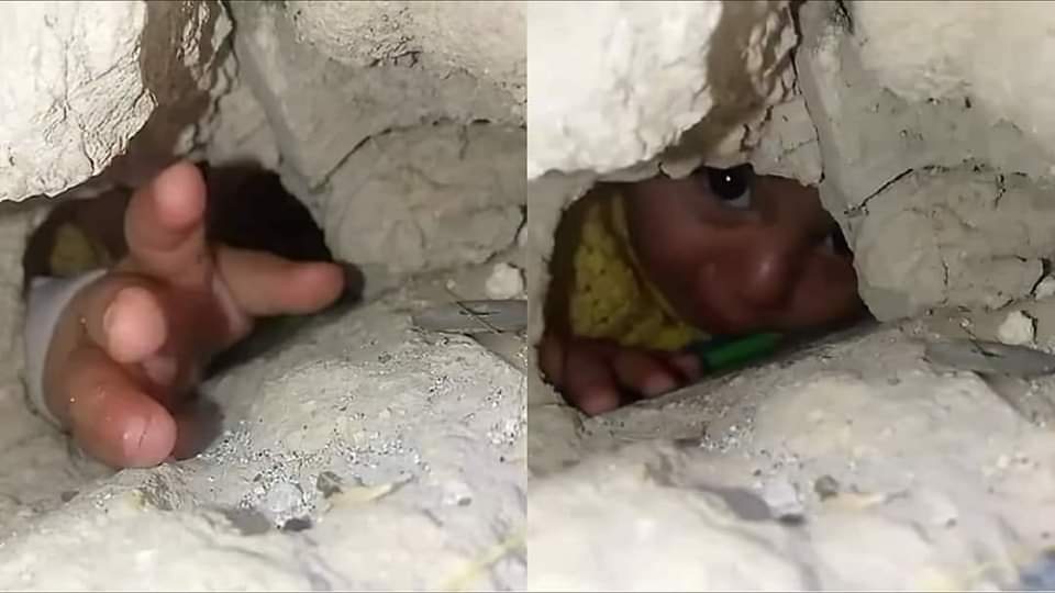 The World is still silent when those eyes
speak everything😢😢