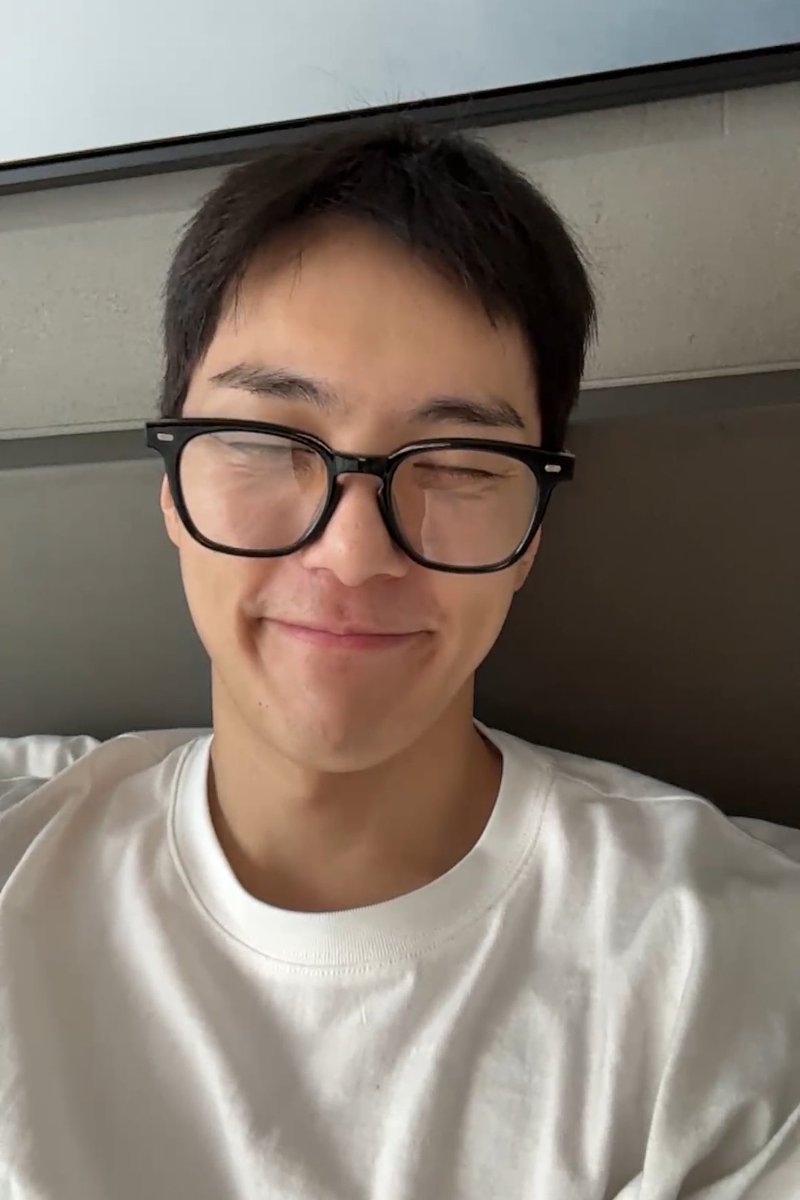 mxilly's tweet photo. 어머 얘봐라 https://t.co/QOpsRsHPEH