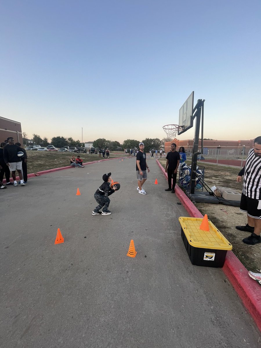 M.Summit Basketball tweet media