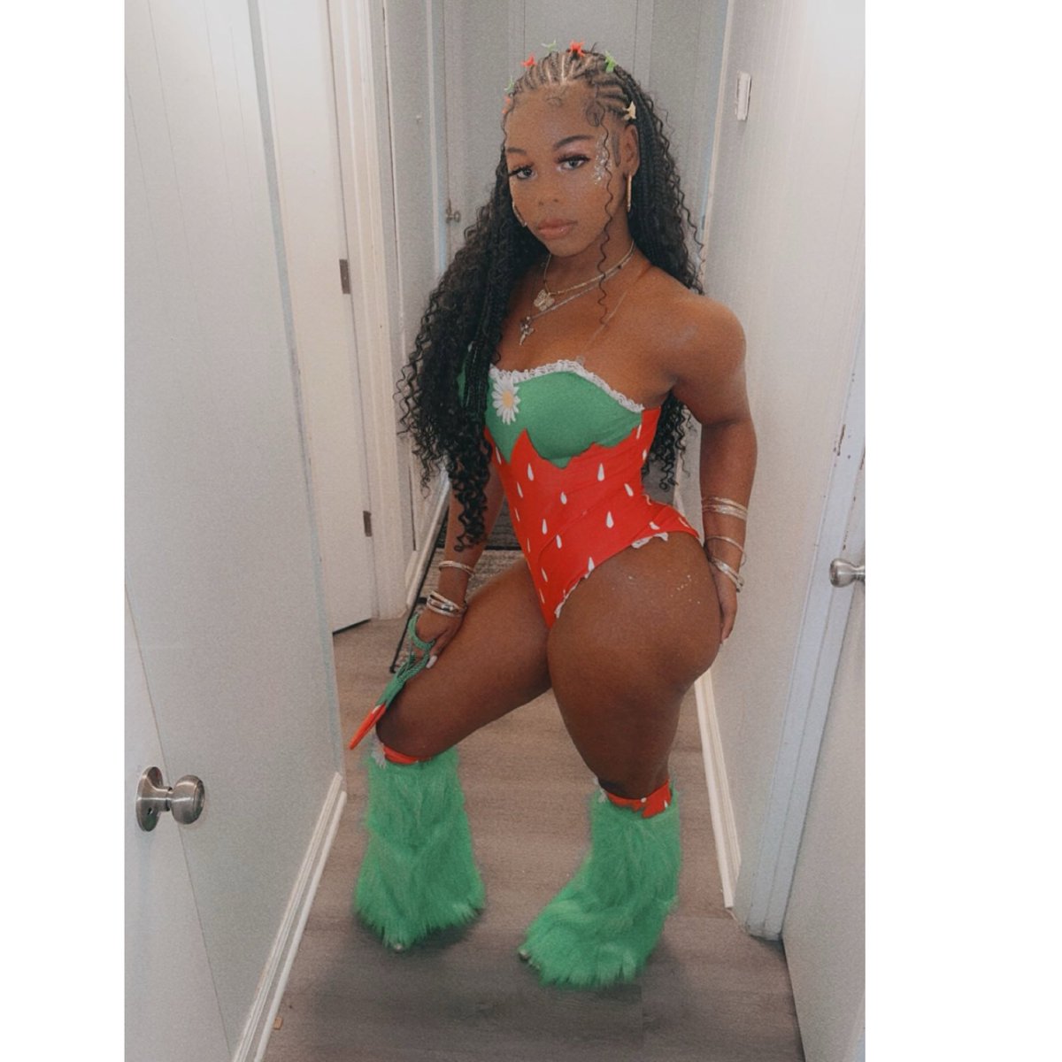 BlasianChyy's tweet photo. Strawberry ShortCake Mamas 🌺🎎🍓 #hallowen https://t.co/V49187yrxq
