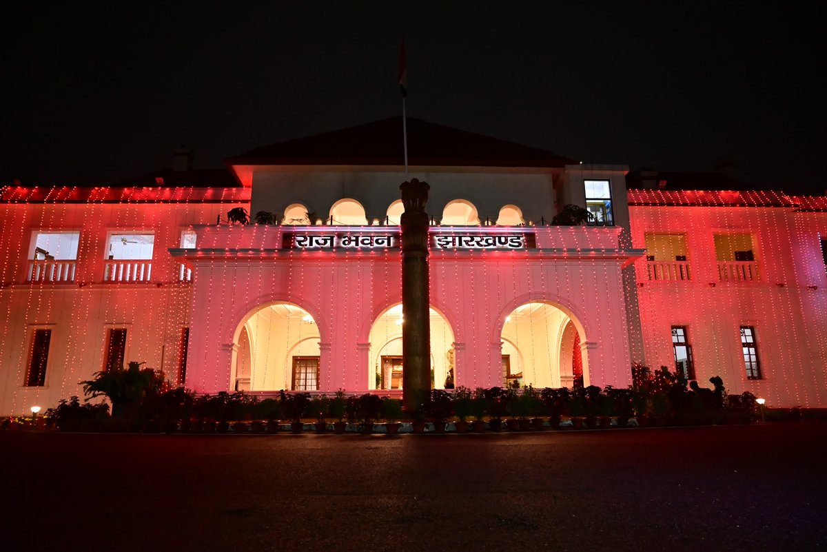 jhar_governor's tweet photo. #अंतर्राष्ट्रीयडिस्लेक्सिया जागरूकता माह के अवसर पर #डिस्लेक्सिया के प्रति जागरूकता व संवेदनशीलता बढ़ाने के उद्देश्य से #GoRed थीम के अंतर्गत आज राज भवन, राँची लाल रोशनी से रोशन हुआ। 
#DyslexiaAwareness #RedForDyslexia https://t.co/wgY7oaFipb