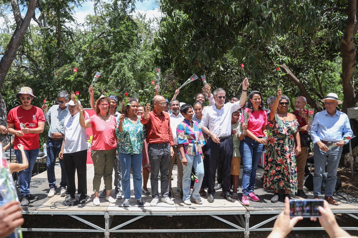 faureolivier's tweet photo. Ravi d’être aujourd’hui à la Fête de la rose de la Réunion pour un moment de retrouvailles et de débats cruciaux alors que les Outre-mer se mobilisent contre la vie chère et les punitions budgétaires prévues par le gouvernement Barnier.

Merci à @ebareigts, aux élus socialistes et aux militants pour leur accueil ! 🌹