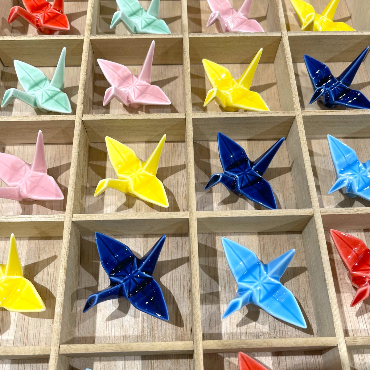 Our elegant crane chopstick holders have returned, now featuring a stunning new yellow hue!✨

These holders not only offer a practical solution for resting your chopsticks but also add a touch of warm elegance to your home decor and workspace.
#swaygallery #swaygallerylondon