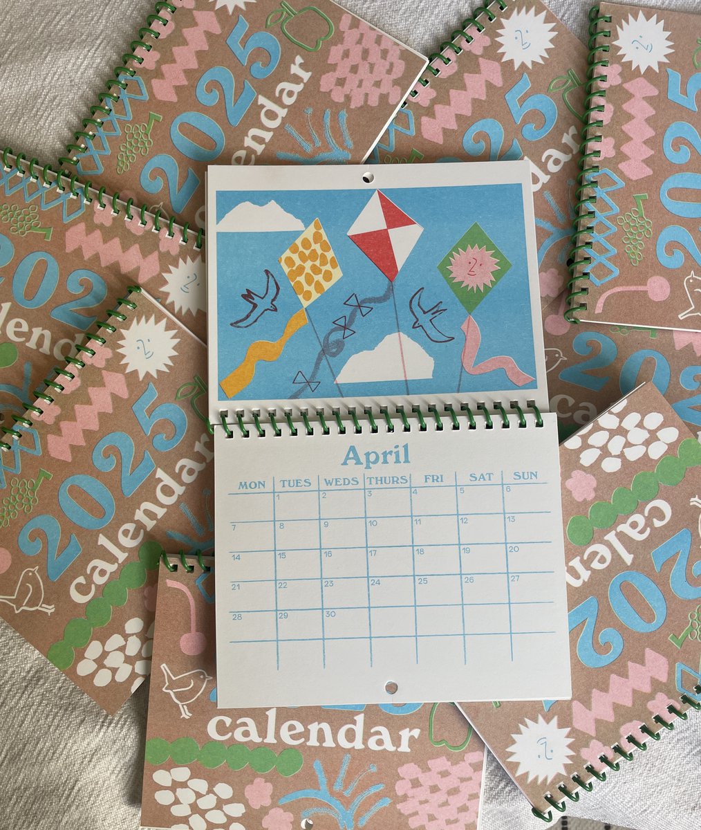 2025 CALENDARS have arrived!! ✨

Very pleased to share my 4th calendar - risograph printed in aqua blue 🐬 yellow 🎾 &amp; red 🦞 with an apple green coil 🍏

lizzielomax.co.uk/shop/p/2024-ca…