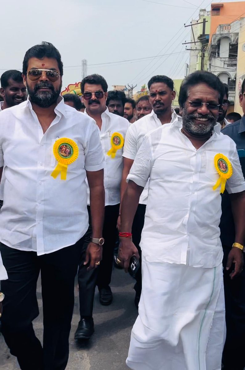 karunaasethu's tweet image. *மருது பாண்டியர்கள் விழாவில் சேது கருணாஸ்* 

ஆற்காட்டில் இன்று நடைபெற்ற மாமன்னர்கள் மருது பாண்டியர்கள் விழாவில் முக்குலத்தோர் புலிப்படை நிறுவனர் *தலைவர் திரு. சேது கருணாஸ்* மற்றும் மாநில பொதுச்செயலாளர் *திரு. தாமோதர கிருஷ்ணன்*   வழக்கறிஞர் அணி செயலாளர் திரு. கோகுல கிருஷ்ணன்