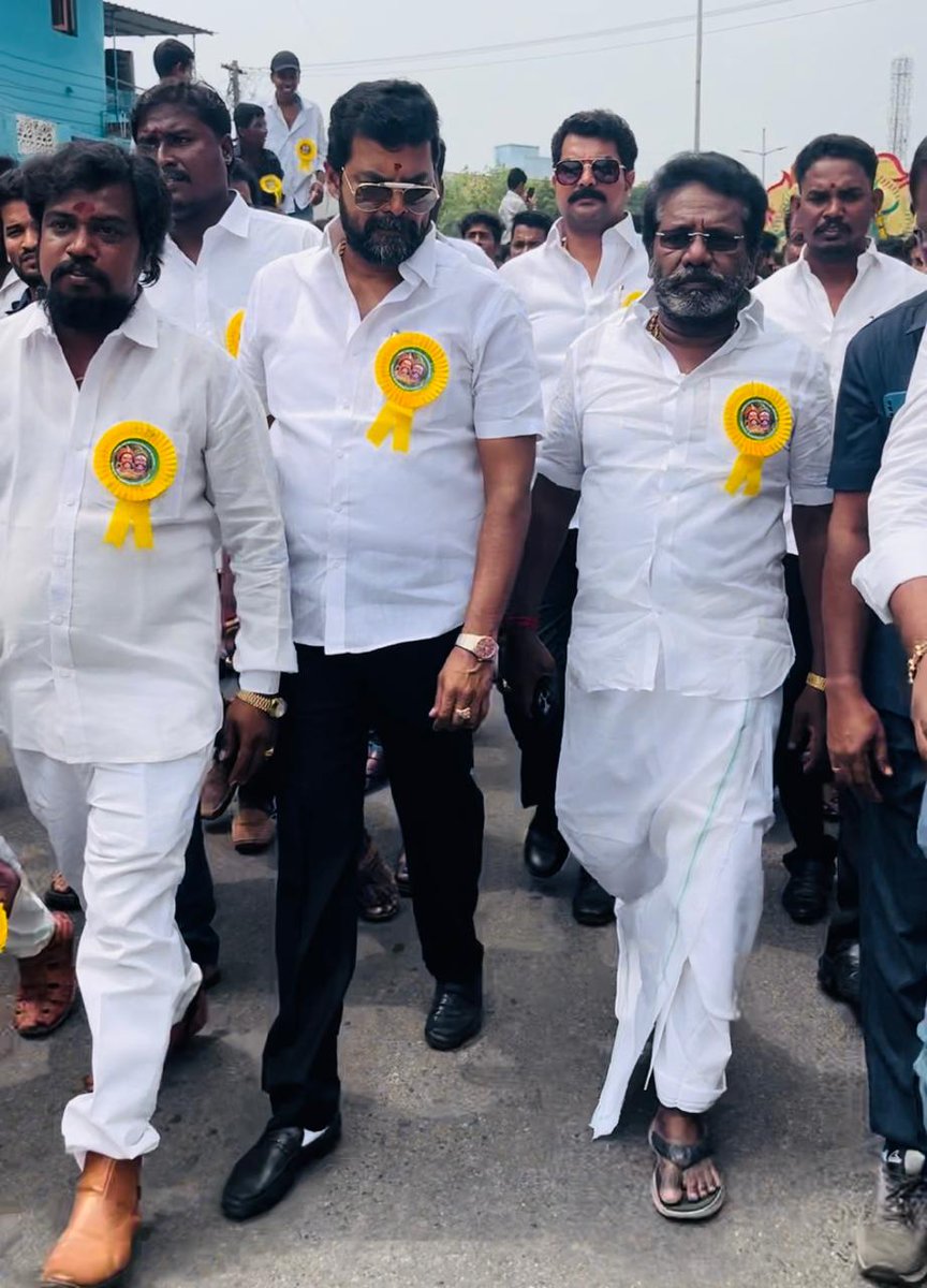 karunaasethu's tweet image. *மருது பாண்டியர்கள் விழாவில் சேது கருணாஸ்* 

ஆற்காட்டில் இன்று நடைபெற்ற மாமன்னர்கள் மருது பாண்டியர்கள் விழாவில் முக்குலத்தோர் புலிப்படை நிறுவனர் *தலைவர் திரு. சேது கருணாஸ்* மற்றும் மாநில பொதுச்செயலாளர் *திரு. தாமோதர கிருஷ்ணன்*   வழக்கறிஞர் அணி செயலாளர் திரு. கோகுல கிருஷ்ணன்