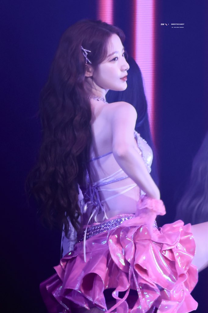 SweetieCandy106's tweet photo. 241025

#슈화 #舒華 #아이들 #여자아이들 #GIDLE #SHUHUA #叶舒华 https://t.co/rLo40r34lq