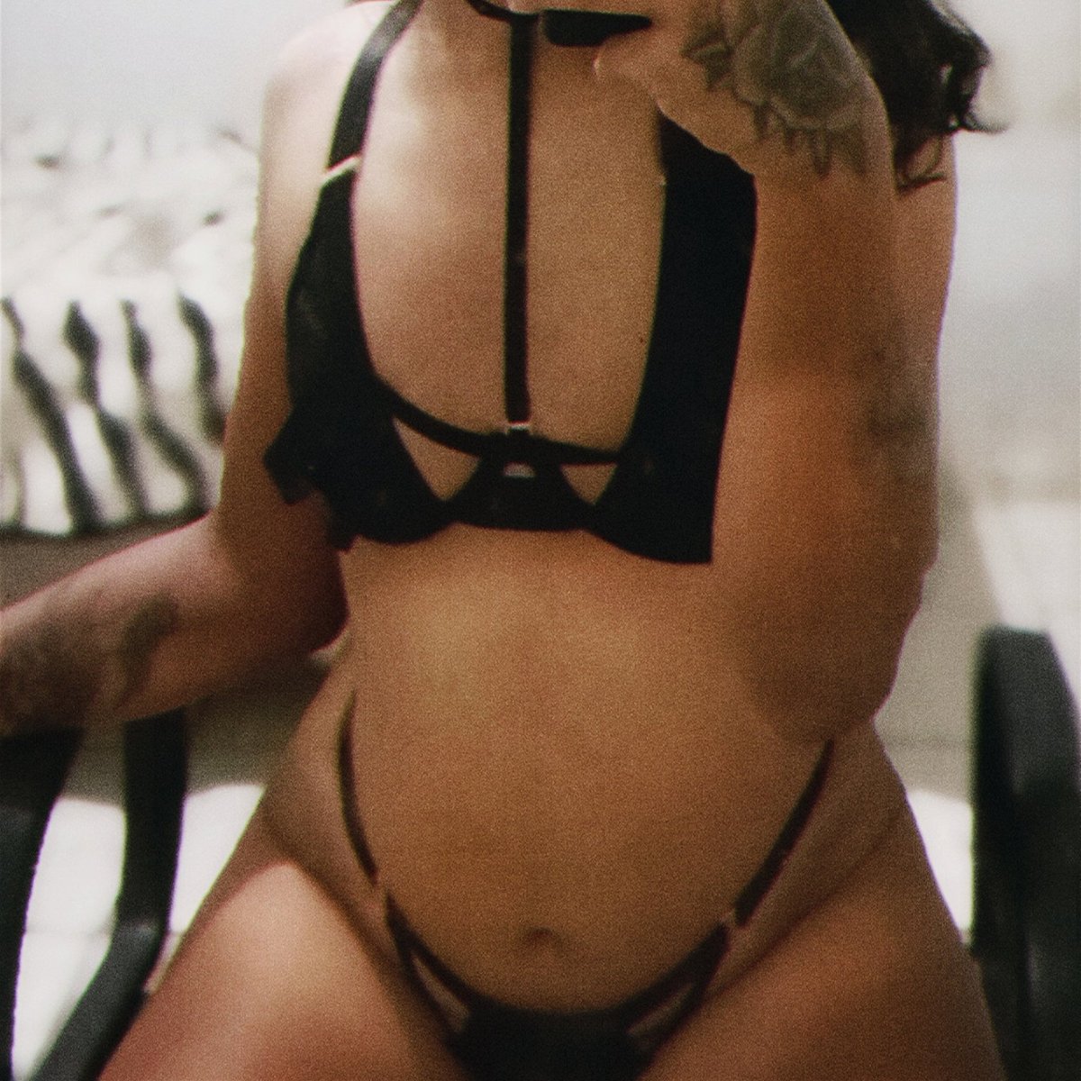 justabish's tweet photo. Algum safado/mucilon pra me dar leitinho e pica na dm? Ja chega mandando, so os que curtem mulher mais velha 👀 quem mandar video/foto com rosto e gozada  #PINTOAWARD #PINTOAWARDS #PINTOSAWARDS #PINTOSAWARD #XOTAAWARDS #PEITOAWARDS #TROCONUDS #trans #transexual #novinho https://t.co/gYUIhKEKWs
