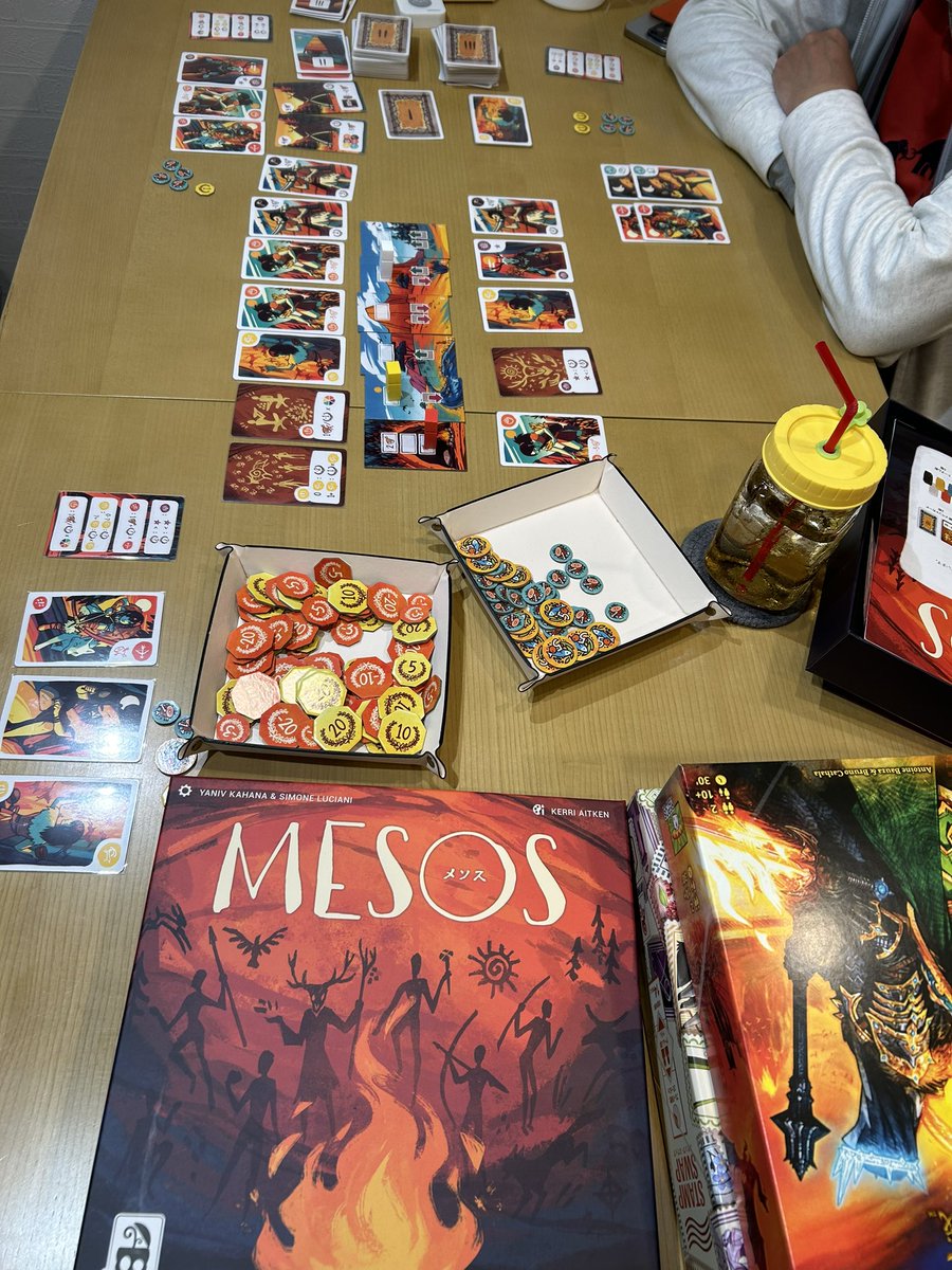 mikawayusapporo's tweet photo. 三河遊札幌店の〆ゲームは
お客様の持ち込みで
#MESOS が遊ばれています!
新しい部族メンバーを集めたり、建物を建てたりしつつ繁栄したいゲームです🍖
明日も皆様のご来店お待ちしております🙌✨
#札幌市
#札幌市東区
#ボードゲーム
#ボードゲームカフェ
#三河遊 https://t.co/Q45vkcPxg2