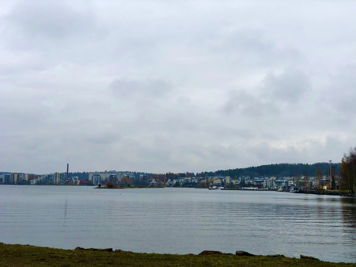 helip_j's tweet photo. Tänään k.tädillä taasen näkyiltiin 😊 Vähän on Lahdessa kalskea keli mutta kyllä ” liikenteessä ” lämmin tulee kun lenkkeillään 🥾 #Lahest #Lenkillä #Bongaillaan 💙🤍🍂🍃 https://t.co/aNKIDdOrLx