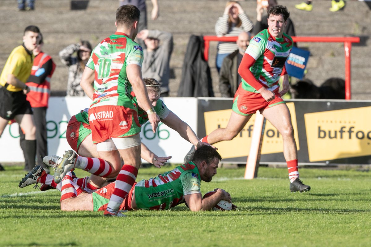 Cais 70 i'r gŵr yma ddoe.
Rhodri Jones dewin bach ni yn canol y cae.
Rhodri Jones crossed for his 70th Drovers try yesterday 👏🏻👏🏻
'Unwaith yn Borthmon, Porthmon am byth'