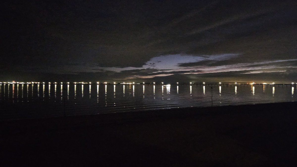 nickyMrsT's tweet photo. Spooky Saturday skies  #southendpier
@YourSouthend https://t.co/oT0Wu1FT44