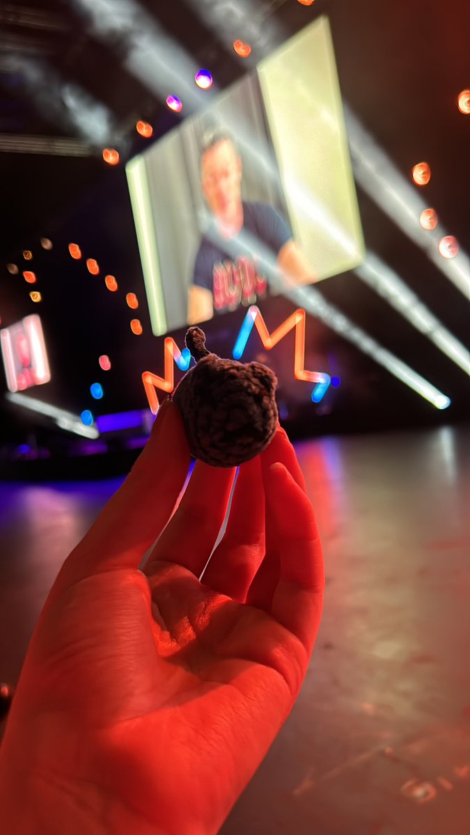 Who else is here for the Ella Purnell Panel at <a href="/EGX/">EGX</a> / <a href="/MCMComicCon/">MCM Comic Con</a> ? 👀