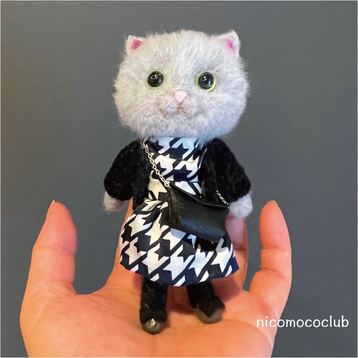 nicomococlub's tweet photo. ふわっとグレー猫
#minneで販売中 
#服着た猫
#ハンドメイド
#羊毛フェルト https://t.co/23jC4Oc9vH