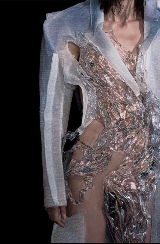 The liquid coat of ✨Weiraen✨ Spring/Summer 2023. 🪡 https://t.co/qeh0ZT1M8w