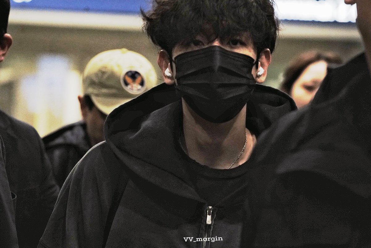 VV_margin506's tweet photo. 20241027 icn🇰🇷
📷@B_hundred_Hyun 
#BAEKHYUN  #백현 #백현이 https://t.co/Eo2WYhJTE2