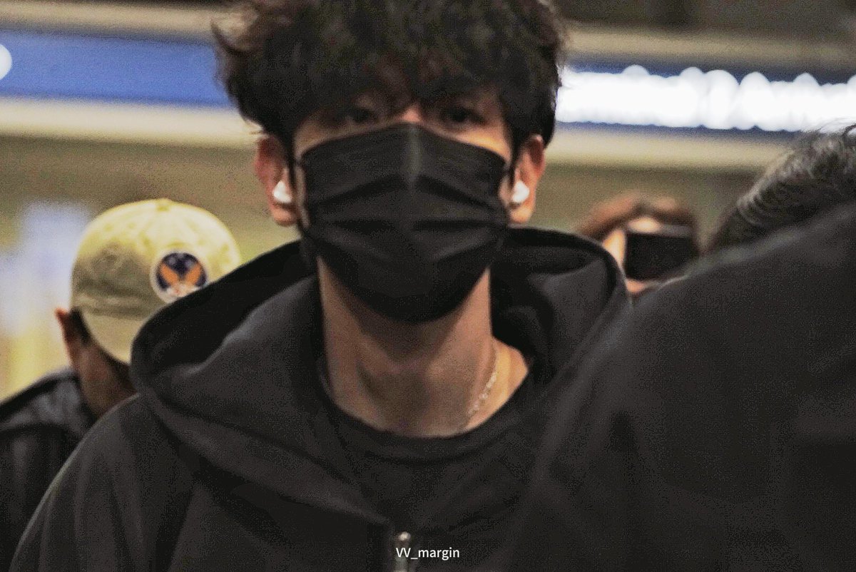 VV_margin506's tweet photo. 20241027 icn🇰🇷
📷@B_hundred_Hyun 
#BAEKHYUN  #백현 #백현이 https://t.co/Eo2WYhJTE2