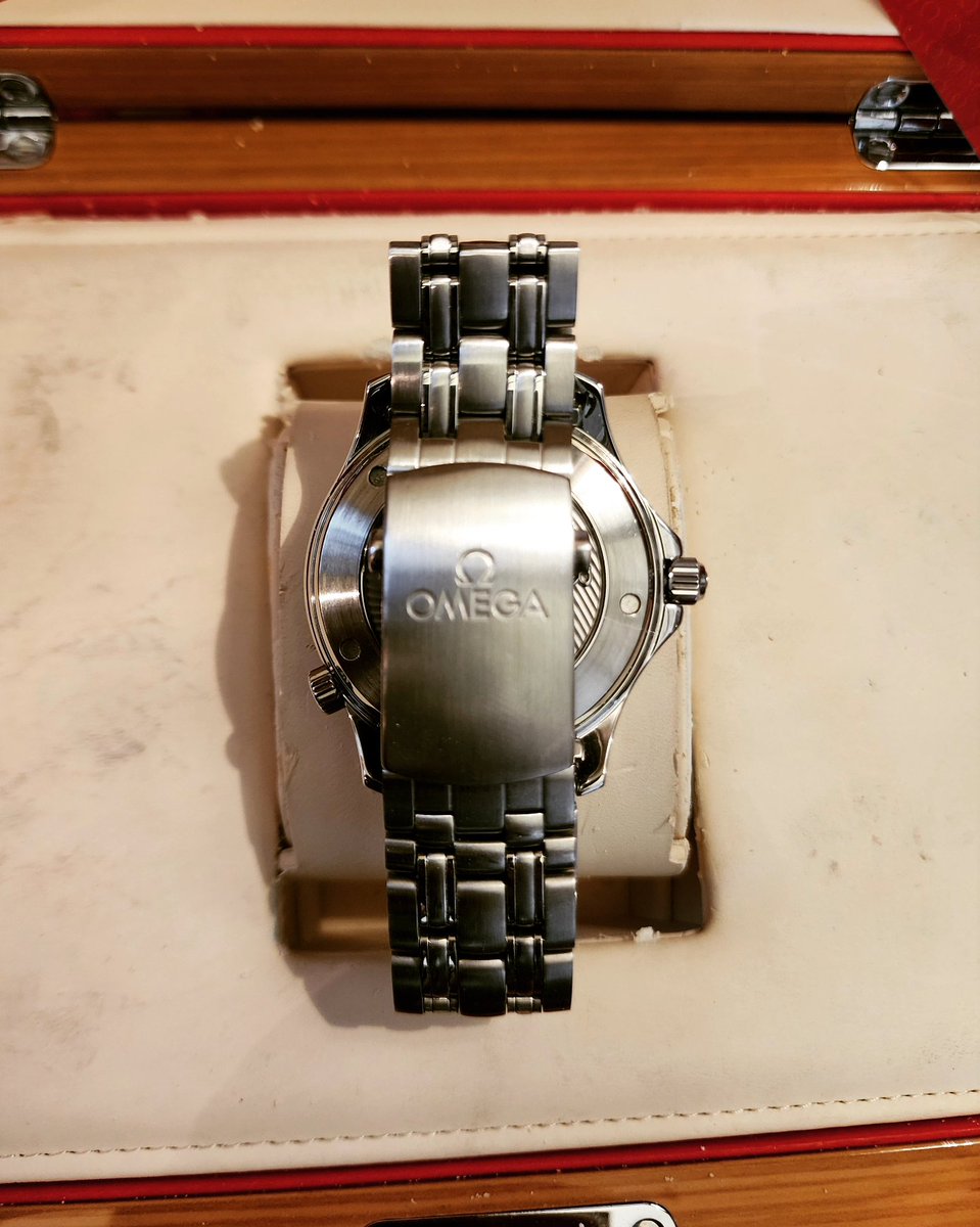 Ticking_Hands_'s tweet image. #OmegaSeamaster Diver 300M 41 mm, Automatic, Sapphire Crystal

Ref: 212.30.41.20.01.003

Condition: Mint. 2017 Card, Full Set

🌐 TickingHands.com

WhatsApp: wa.me/9373369007 

📞+91 9373369007

#omega #omegaseamasterdiver #omegaseamasterautomatic ##omegaseamaster41