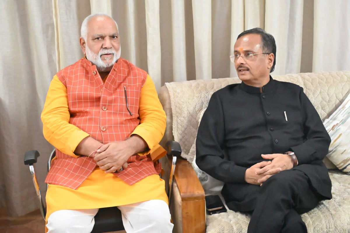 SatyvirTyagi's tweet photo. आज लखनऊ विश्वविद्यालय वाले आवास एवं कैम्प कर्यालय पर मा.पूर्व उप मुख्यमंत्री एवं मा.सांसद राज्यसभा डॉ.श्री @drdineshbjp जी से स्नेहिल भेंट की तथा दीपावली की शुभकामनायें प्रेषित की!
Dinesh Sharma #drdineshsharma #उप_मुख्यमंत्री #todey #topfollowers #TopFans @BJP4UP https://t.co/y4TKMPvtBG