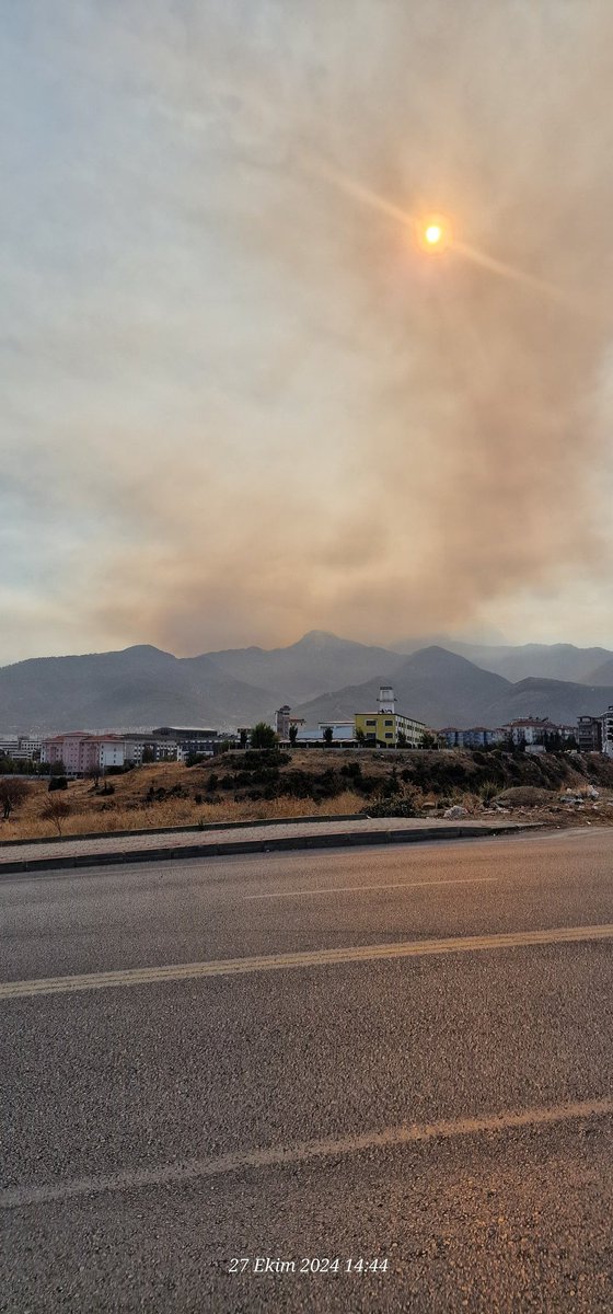 Bir devlet düşününki Denizli gibi bir İl'de 4 gündür  küçücük bi yangını söndüremez oldu... <a href="/TCTarim/">T.C. Tarım ve Orman Bakanlığı</a> <a href="/OGMgovtr/">Orman Genel Müdürlüğü</a> <a href="/tcbestepe/">T.C. Cumhurbaşkanlığı</a> <a href="/csbgovtr/">T.C. Çevre, Şehircilik ve İklim Dğş. Bakanlığı</a> <a href="/TC_icisleri/">T.C. İçişleri Bakanlığı</a> #denizliyanıyor