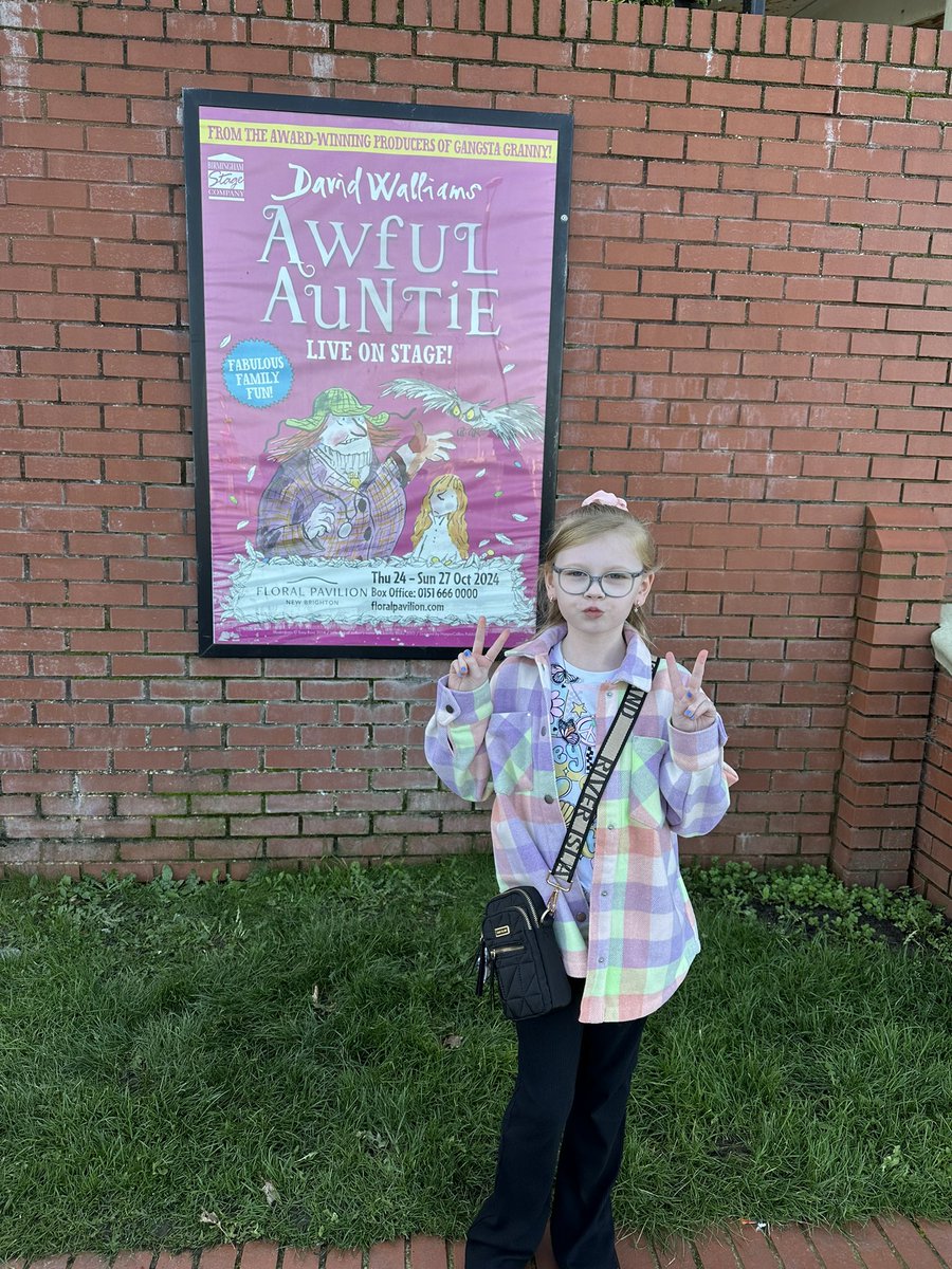 emma43801598's tweet photo. The Awful Auntie was AMAZING Ella really enjoyed it 🩷 @davidwalliams https://t.co/h8O6FWl5J2