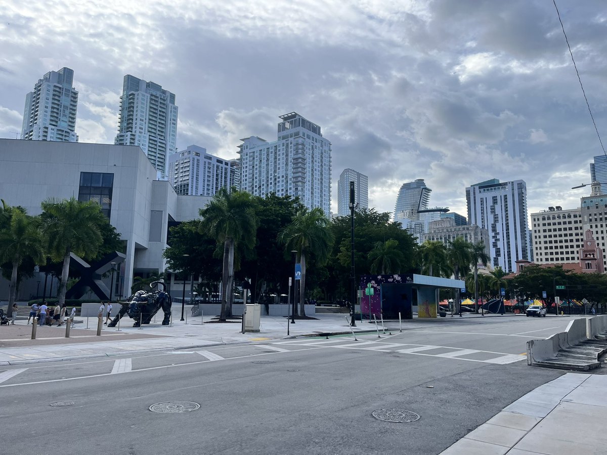 Lewis Goodall tweet media