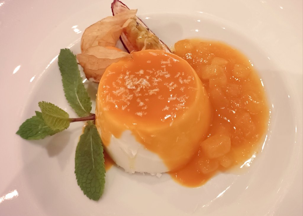 OGM38385899's tweet photo. #Autunno? Non io che scelgo come dolce un "Maracaibo": panna cotta al cocco 🥥 con coulisse di ananas 🍍 e mango🥭 e fruit passion al profumo di menta 🍃
#sweets #Foodlover #summerinside 🌞 https://t.co/qMMkpmwZtY