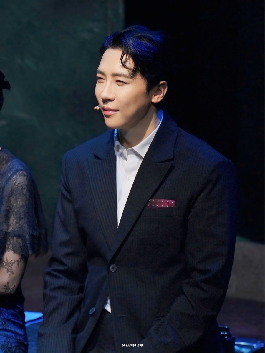 seraphic_chu's tweet photo. 241026 사의찬미 낮공 무대인사

사    내 役 #에녹 https://t.co/zzxtbPZDGC