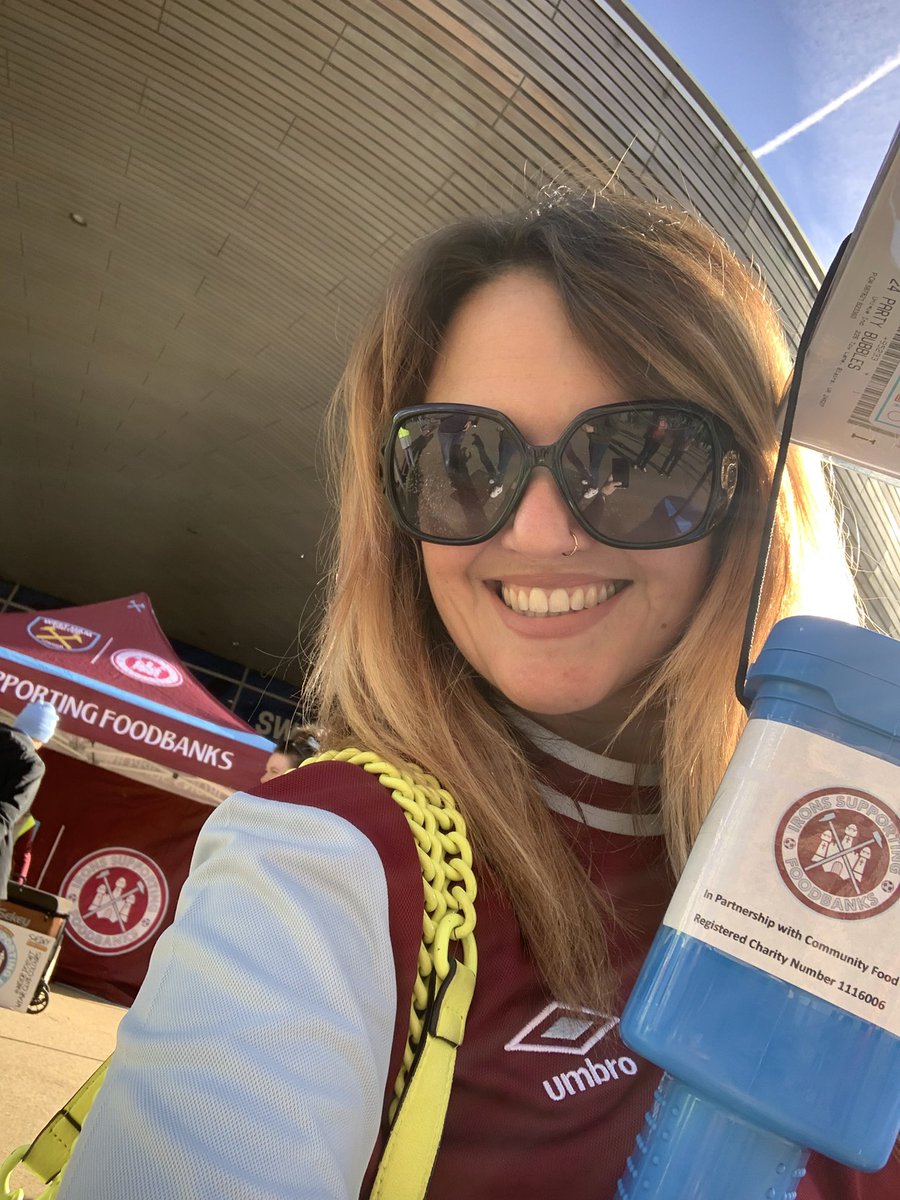 A pleasure to be with <a href="/IFoodbanks/">Irons Supporting Foodbanks</a> today on behalf of <a href="/bdca247/">Bonny Downs</a> collecting for donations at <a href="/WestHam/">West Ham United</a> <a href="/LondonStadium/">London Stadium</a> 
So many generous fans- home ⚒️and away 👹
