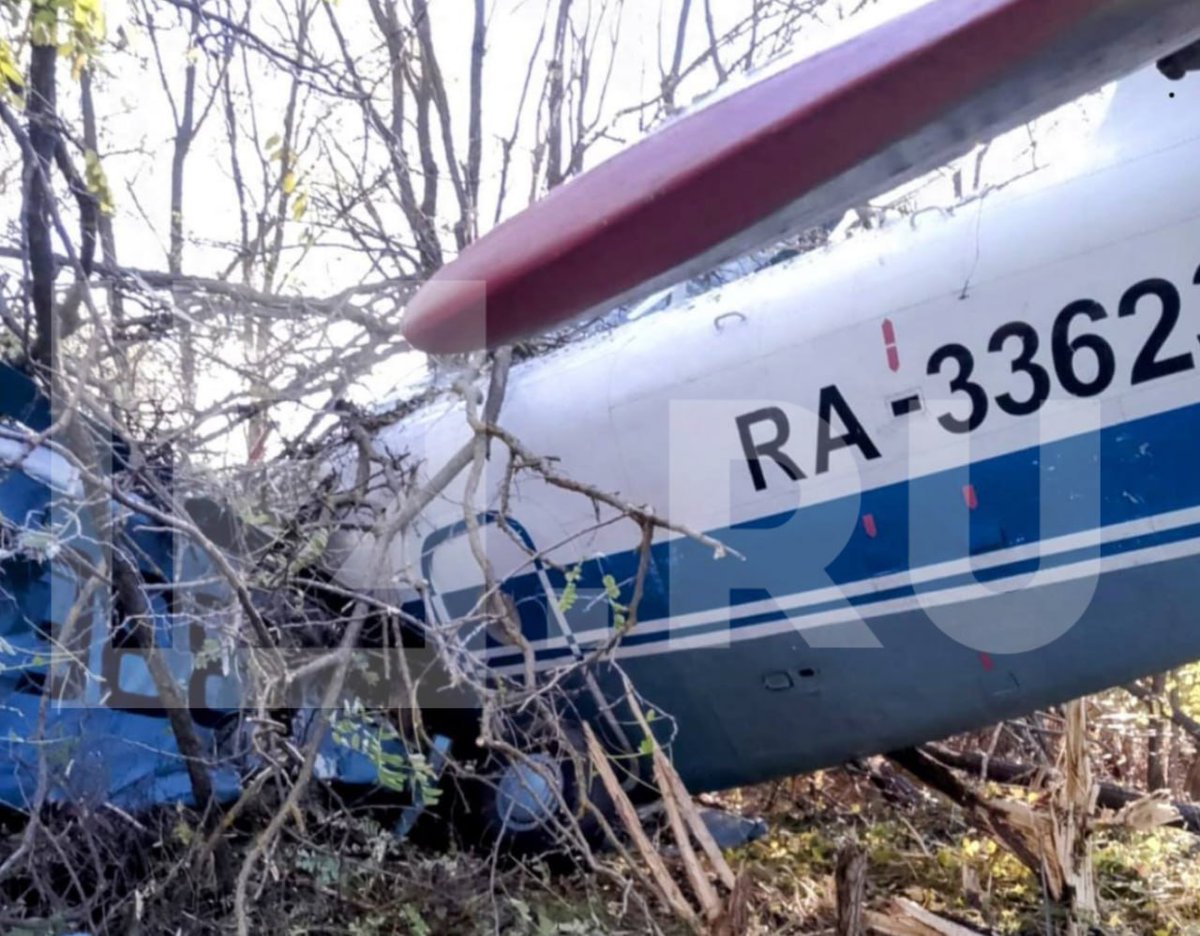 3rdWar3's tweet image. 🚨 Another Incident in the Skies🚨  
A Russian AN-2 plane made a "hard landing" in Stavropol Krai, but thankfully, there were no casualties reported. Safety must always come first in the skies! ✈️💔 
#AviationNews #Russia #PlaneIncident #SafetyFirst #AviationSafety #StavropolKrai