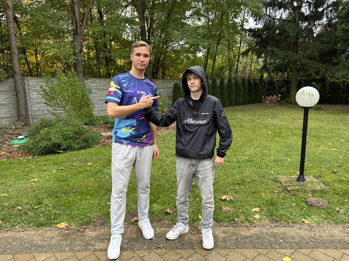 Amos (@amosfn_) on Twitter photo Właśnie wróciłem do domu z niesamowitego weekendu, dzięki <a href="/TeamACTIVE__/">Team ACTIVE</a> za zaproszenie.
Super atmosfera, świetne osoby, chojni sponsorzy <a href="/RebelNationPL/">Rebel Nation</a> & <a href="/ggdab_com/">GGDAB</a> & <a href="/huzaro_chairs/">huzaro_chairs</a> <a href="/MonsterEnergy/">Monster Energy</a> & iiyama & <a href="/hypey_live/">Hypey</a>
I oczywiście wam widzowie za to że byliście ❤️ Właśnie wróciłem do domu z niesamowitego weekendu, dzięki <a href="/TeamACTIVE__/">Team ACTIVE</a> za zaproszenie.
Super atmosfera, świetne osoby, chojni sponsorzy <a href="/RebelNationPL/">Rebel Nation</a> & <a href="/ggdab_com/">GGDAB</a> & <a href="/huzaro_chairs/">huzaro_chairs</a> <a href="/MonsterEnergy/">Monster Energy</a> & iiyama & <a href="/hypey_live/">Hypey</a>
I oczywiście wam widzowie za to że byliście ❤️