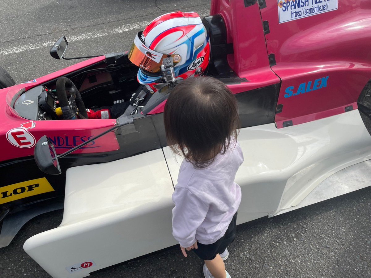 chiiracing2525's tweet photo. スーパーFJデビューレース終わりました。
運転は難しいです。良くなったり、出来ていた事ができなくなったり。本当にいい経験になりました。
なによりもめちゃくちゃ楽しかったです😊
サポートして頂いた皆さん、見に来てくれた家族に感謝です。 https://t.co/kYlCE6jHTn
