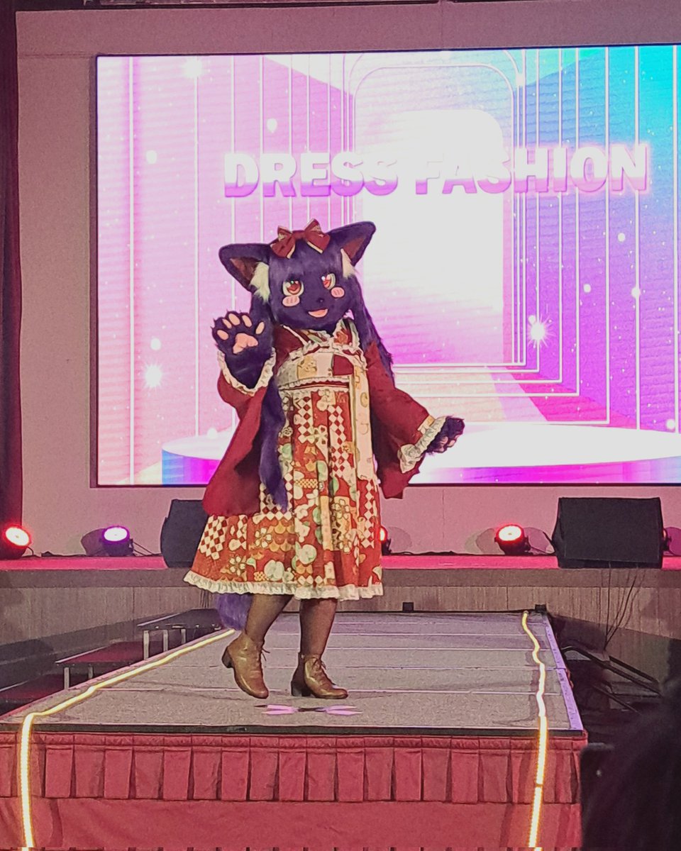 私、舞台が好きです
キラキラ、眩しいのライト
観客の表情を気にする必要がない
可愛い自分を見せることができる(⁠*⁠´⁠ω⁠｀⁠*⁠)

#Infurnity2024