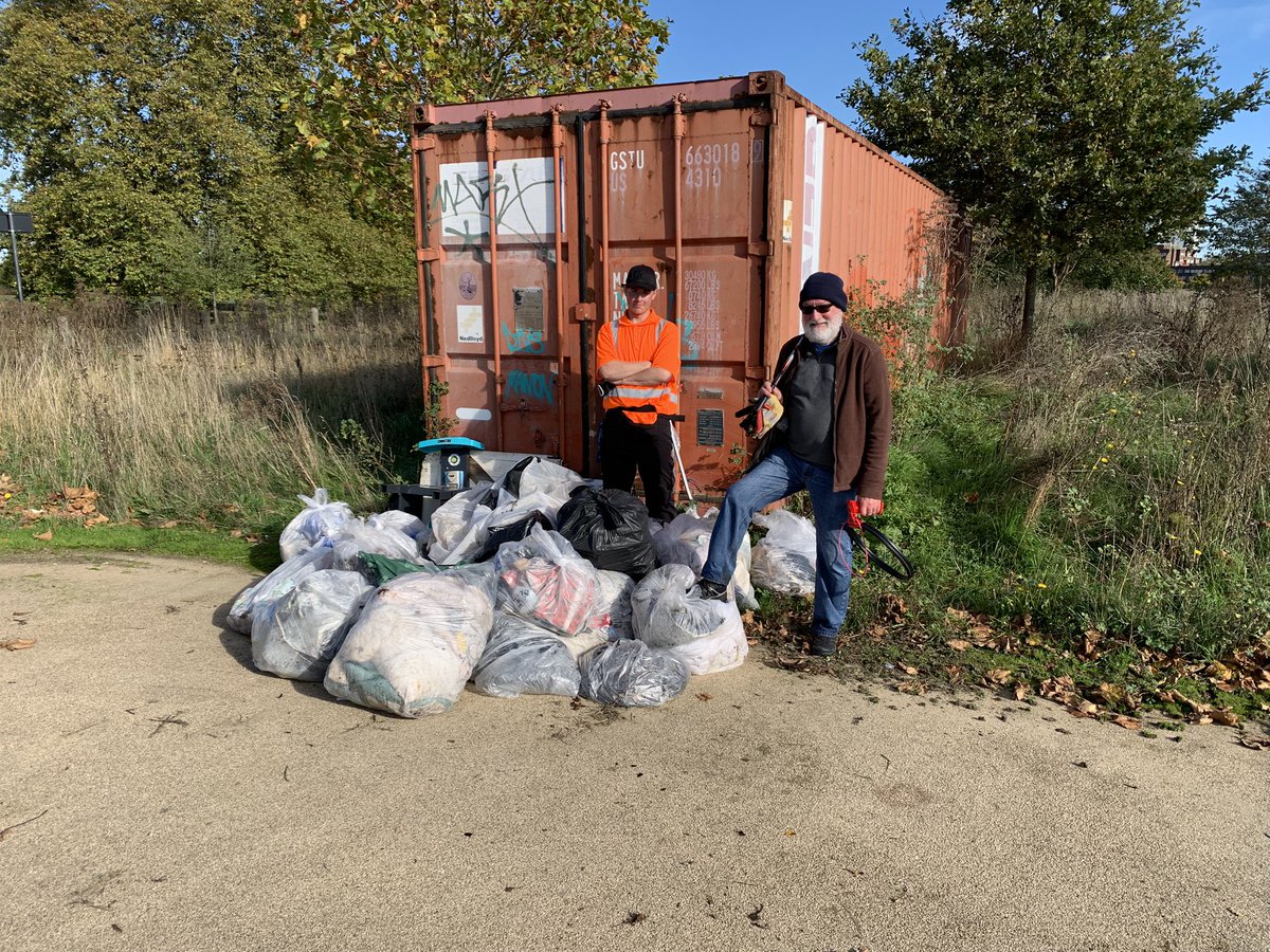 Thanks to the brilliant volunteers who helped today with our monthly litter pick. The sun came out and made it into a glorious hour or so, with a load of bags of rubbish collected.. great work.
We pick on the last Sunday of every month and all equipment is provided.