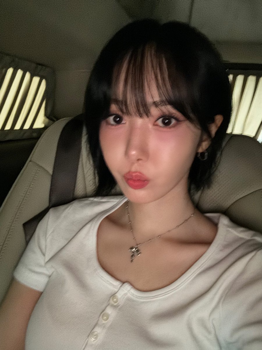 viviz_update's tweet photo. [💭] - #SinB 27102024

#VIVIZ #SINB #비비지 #신비 https://t.co/WlKx32V9gg